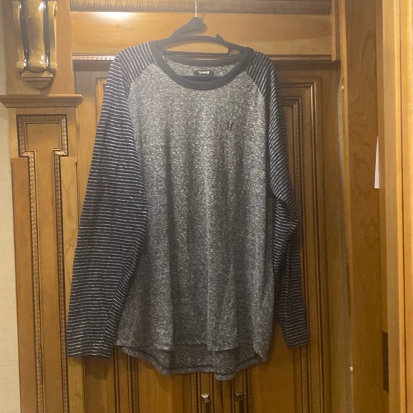 Hurley Long Sleeve Gray & Black T-Shirt Size XL - Picture 3 of 10